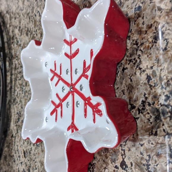 Snowflake Dish Plate Red White Candy Nuts Hallmark Holiday Christmas - Picture 3 of 5